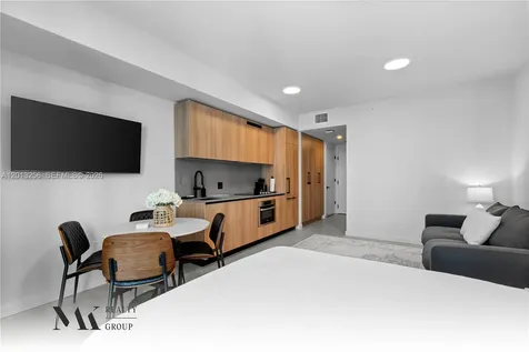 121 NE 5th Street Miami FL 33132