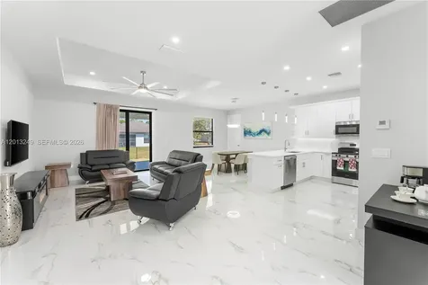 717 Zendor Avenue Fort Myers FL 33913