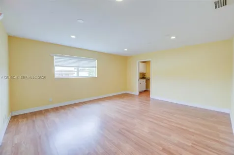 359 10th Street Lake Park FL 33403