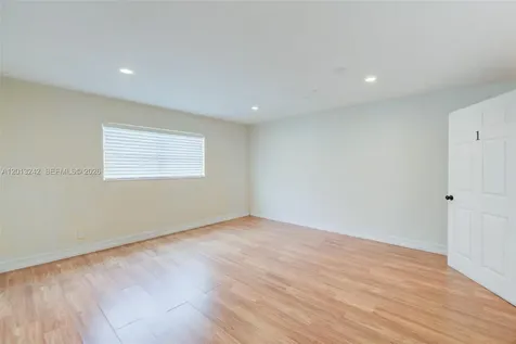359 10th Street Lake Park FL 33403
