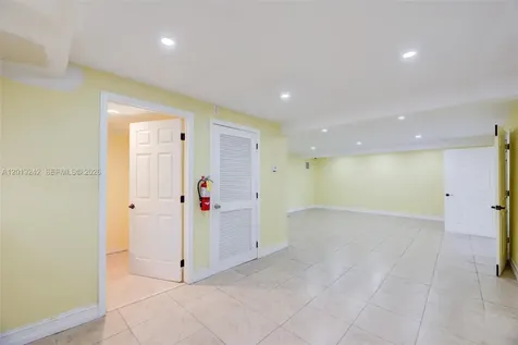 359 10th Street Lake Park FL 33403
