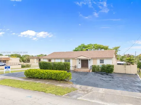 359 10th Street Lake Park FL 33403