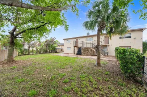 359 10th Street Lake Park FL 33403