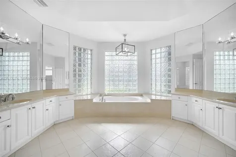 2553 Jardin Manor Weston FL 33327