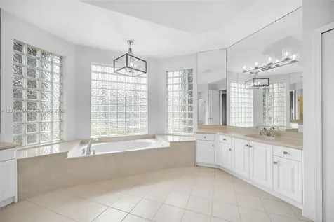 2553 Jardin Manor Weston FL 33327