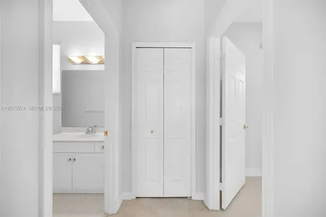 2553 Jardin Manor Weston FL 33327