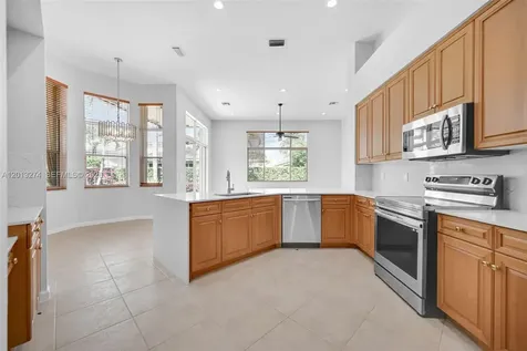 2553 Jardin Manor Weston FL 33327