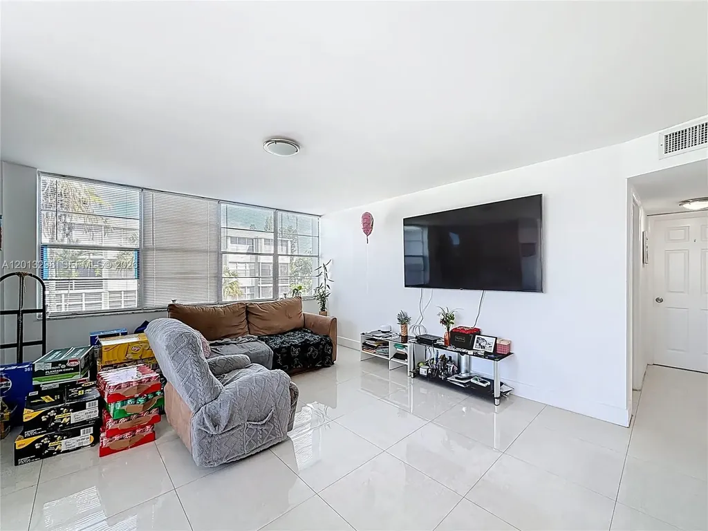 2751 Taft Street Hollywood FL 33020