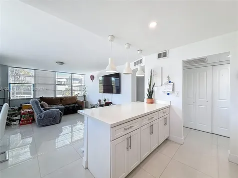 2751 Taft Street Hollywood FL 33020