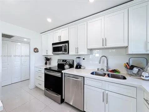 2751 Taft Street Hollywood FL 33020