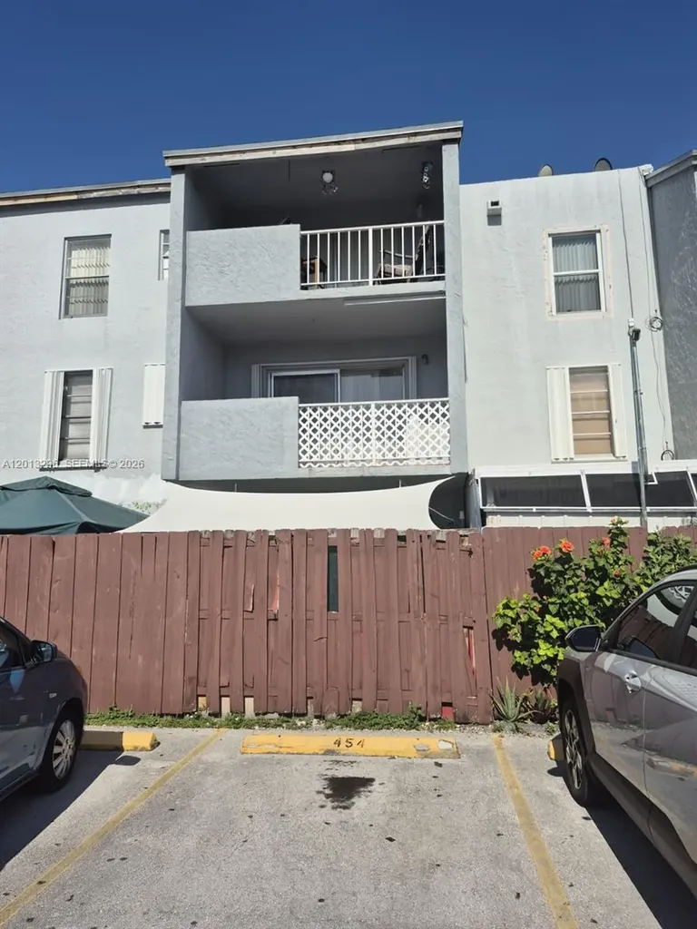 1735 W 60th Street Hialeah FL 33012