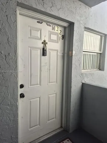 1735 W 60th Street Hialeah FL 33012