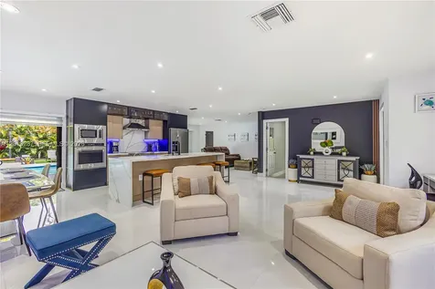 15331 Turnbull Drive Miami Lakes FL 33014