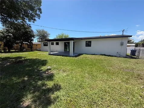 291 NW 184th Terrace Miami Gardens FL 33169