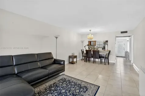 9330 Lagoon Place Davie FL 33324