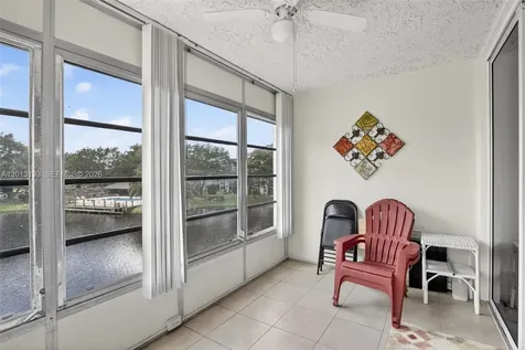 9330 Lagoon Place Davie FL 33324