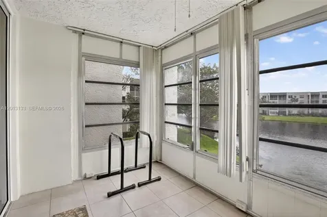 9330 Lagoon Place Davie FL 33324