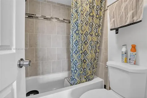 9330 Lagoon Place Davie FL 33324