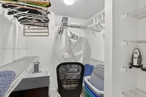 9330 Lagoon Place Davie FL 33324