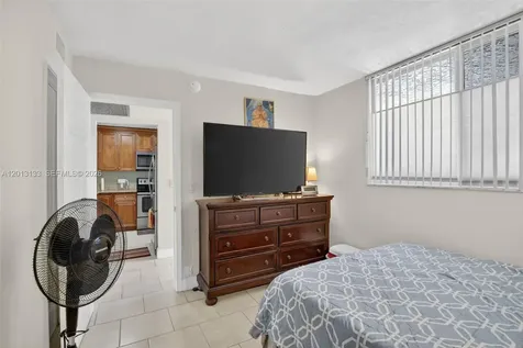 9330 Lagoon Place Davie FL 33324