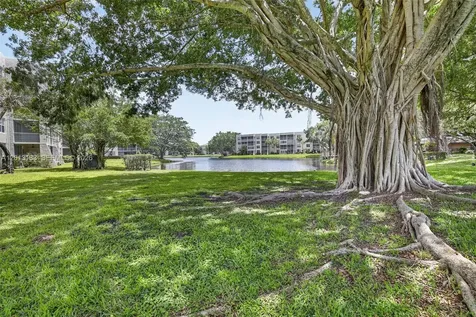 9330 Lagoon Place Davie FL 33324