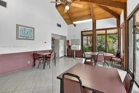 9330 Lagoon Place Davie FL 33324