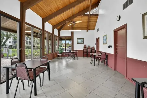 9330 Lagoon Place Davie FL 33324