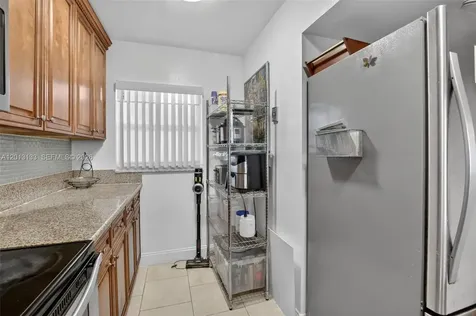 9330 Lagoon Place Davie FL 33324