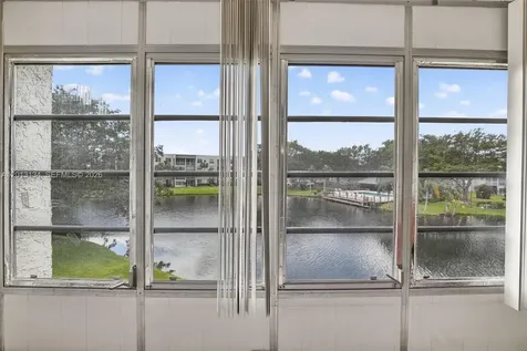 9330 Lagoon Place Davie FL 33324