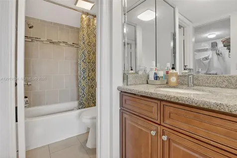 9330 Lagoon Place Davie FL 33324