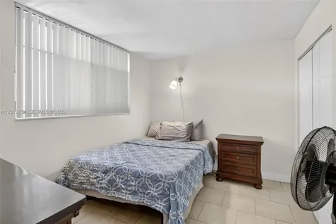 9330 Lagoon Place Davie FL 33324