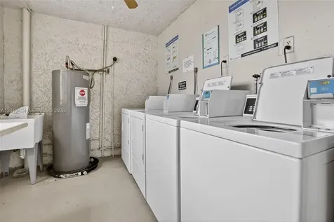9330 Lagoon Place Davie FL 33324