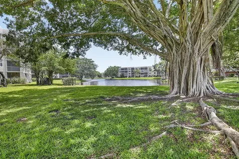 9330 Lagoon Place Davie FL 33324