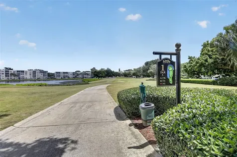 9330 Lagoon Place Davie FL 33324