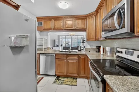 9330 Lagoon Place Davie FL 33324