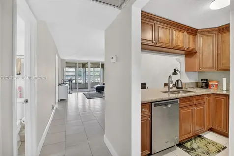 9330 Lagoon Place Davie FL 33324