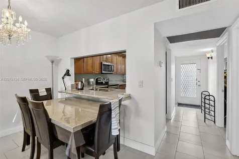 9330 Lagoon Place Davie FL 33324