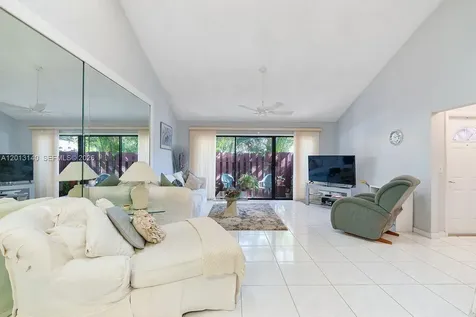 462 SE 14th Street Dania Beach FL 33004