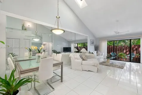 462 SE 14th Street Dania Beach FL 33004