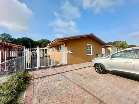 666 W 17th Street Hialeah FL 33010