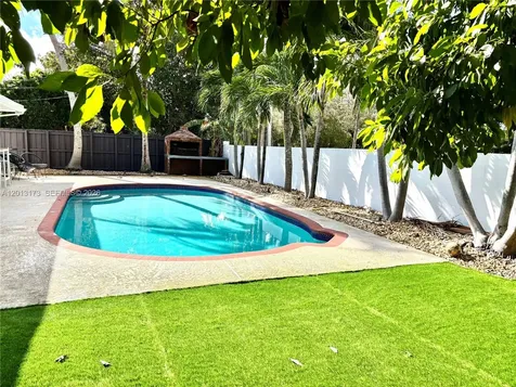 19340 NE 18th Court Miami FL 33179