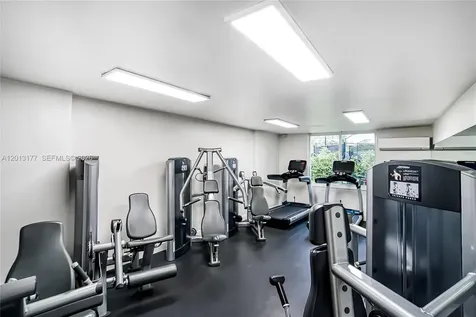 919 Hillcrest Hollywood FL 33021