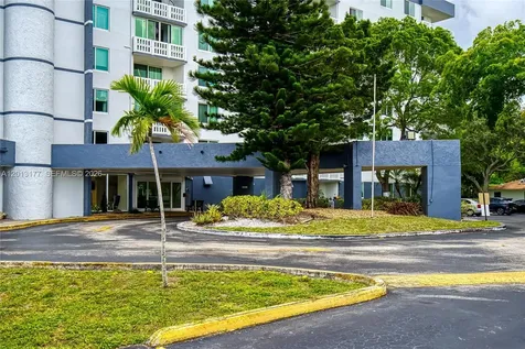 919 Hillcrest Hollywood FL 33021