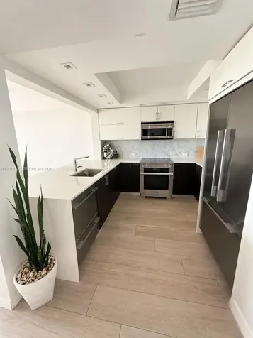 400 S Pointe Drive Miami Beach FL 33139