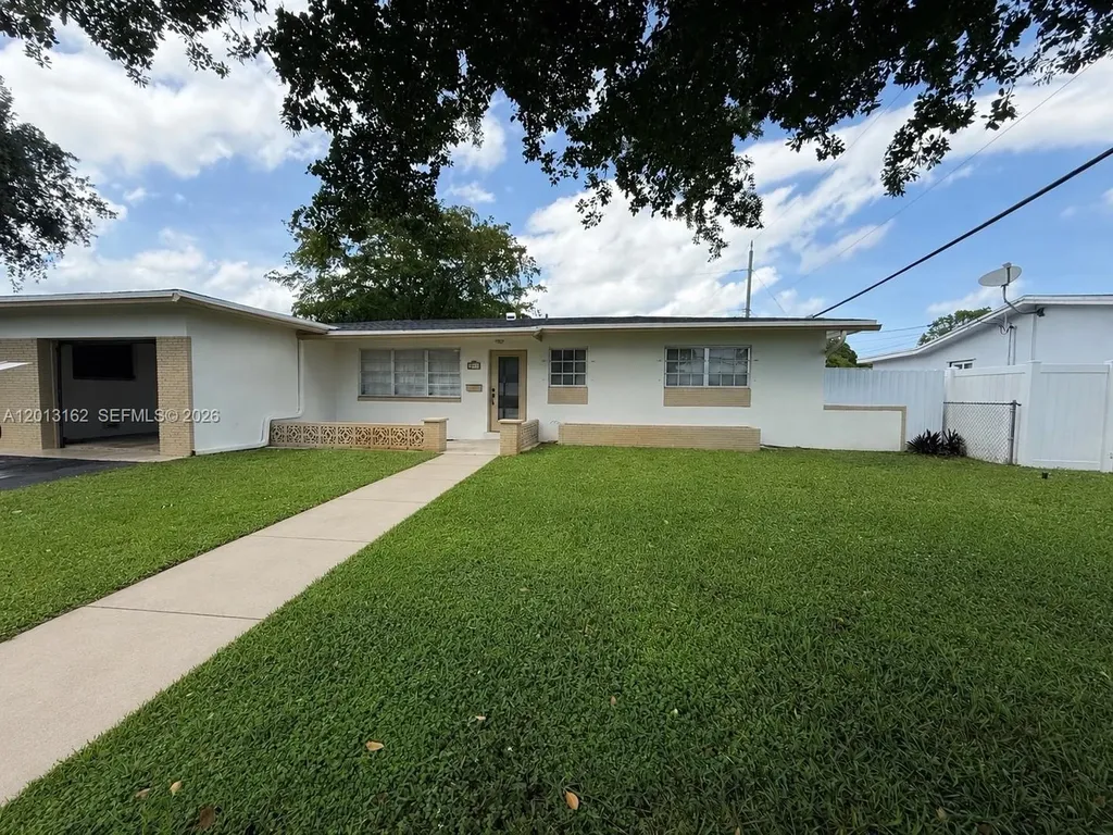 7611 NW 2nd Street Pembroke Pines FL 33024