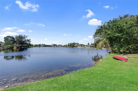 Pembroke Pines FL 33024