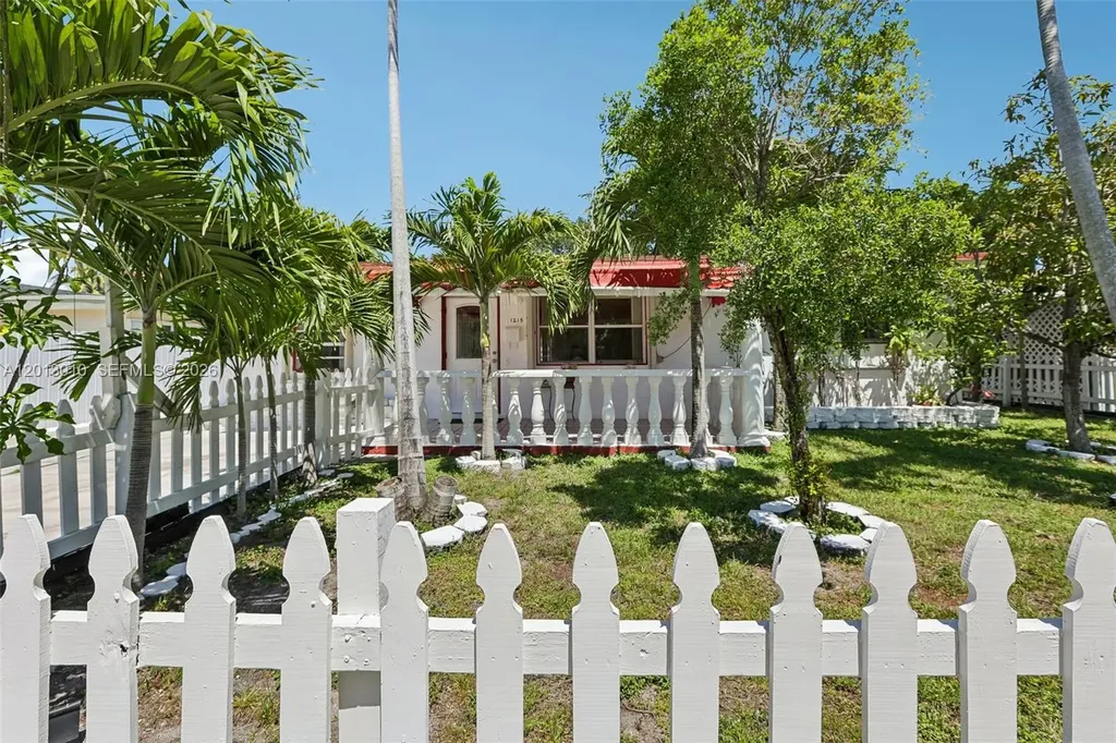 1215 S 24th Avenue Hollywood FL 33020