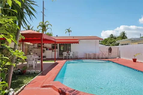 1215 S 24th Avenue Hollywood FL 33020