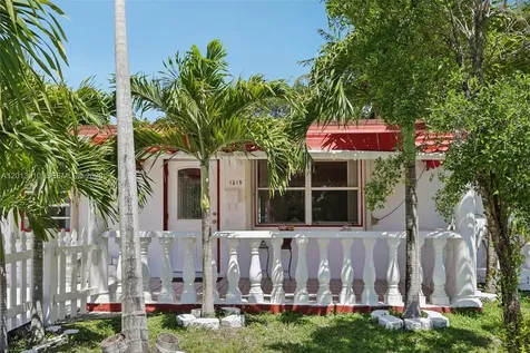 1215 S 24th Avenue Hollywood FL 33020