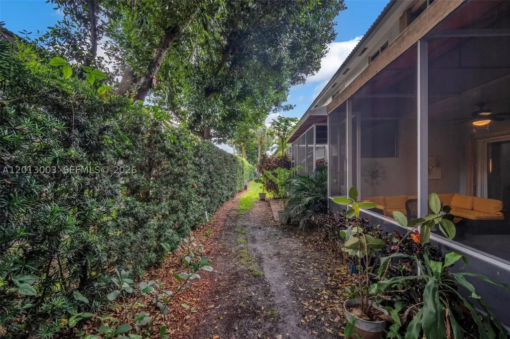 8327 Via Leonessa Boca Raton FL 33433